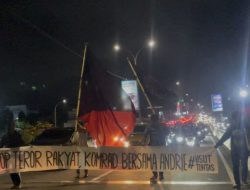 Aksi KOMRAD di Makassar Desak Pengusutan Tuntas Teror Penyiraman Air Keras terhadap Aktivis